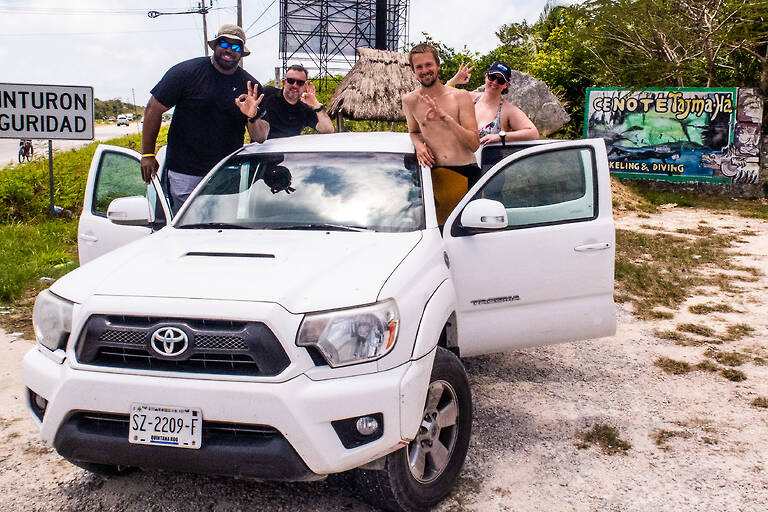 Truck with divers